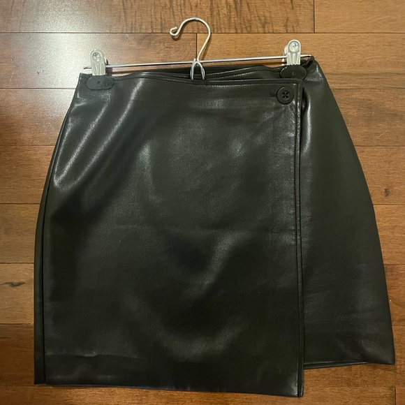 Babaton Vicinity Skirt size US6 excellent condition (Black) - Picture 2 of 3